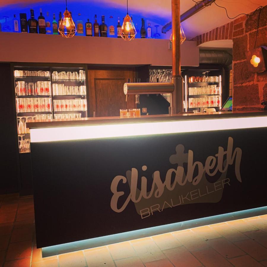 Elisabeth *
